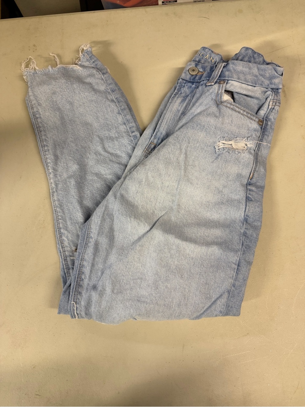 American eagle curvy mom Jean Light Wash Distressed Jeans 2 short